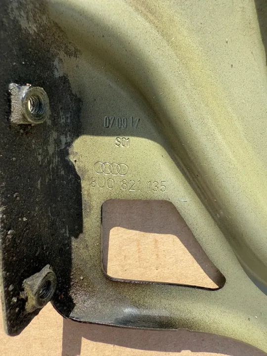 AUDI Q3 8U Vänster Framskärm Fäste 8U0821135 image 3