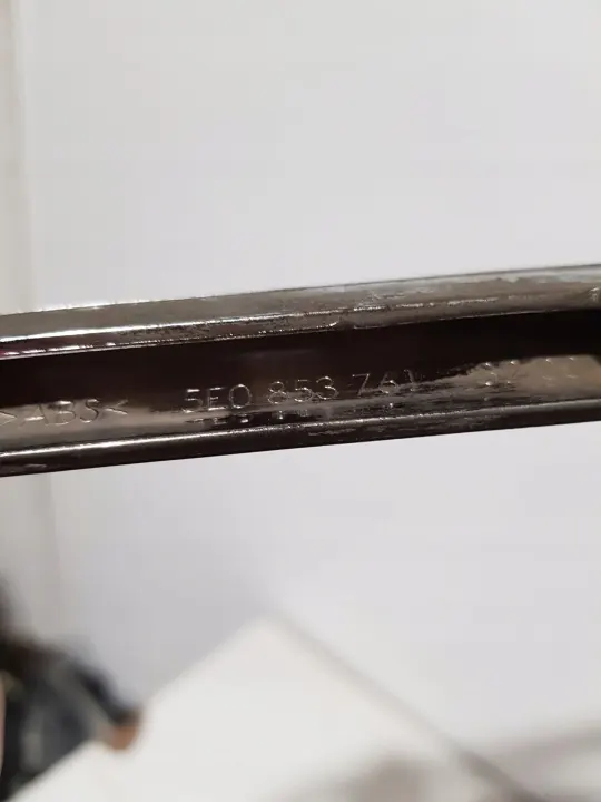 Etupään tuuletusritilä OEM 5E0853761 Skoda Octavia Mk3 image 3