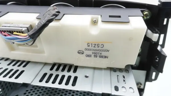Mazda MX-5 NC OEM NG31669R0 Lüftungsgitter-Panel image 4