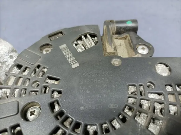 VOLVO V40 II 2.0 D3 Vaihtovirtageneraattori 150A 31288879 image 3