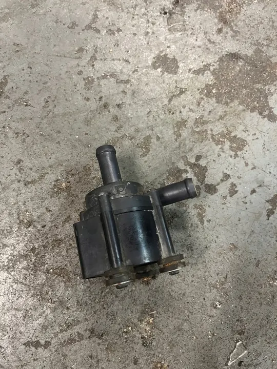 FORD FOCUS MK3 1.0 ECOBOOST Vattenpump image 2