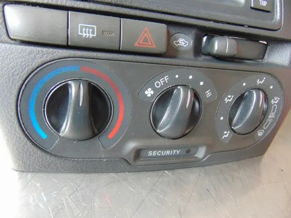 Radio Toyota Yaris I Lift OEM 86110-52140 image 3