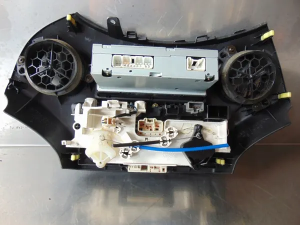 Radio Toyota Yaris I Lift OEM 86110-52140 image 7