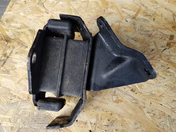 Mitsubishi Pajero II Engine Mounts Right Left Set OEM MR132720 image 3