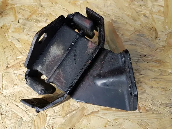 Mitsubishi Pajero II Engine Mounts Right Left Set OEM MR132720 image 6