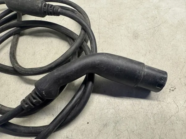 Renault Ladekabel OEM 296957361R - Gebraucht image 6