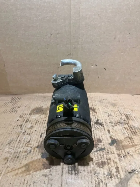 Compressor ar condicionado Ford Fiesta OEM AWJ1840 - Usado image 4