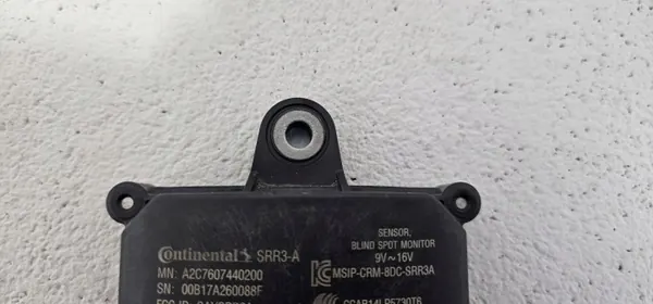 Sensor radar ángulo muerto trasero derecho OEM 8638A163 image 6