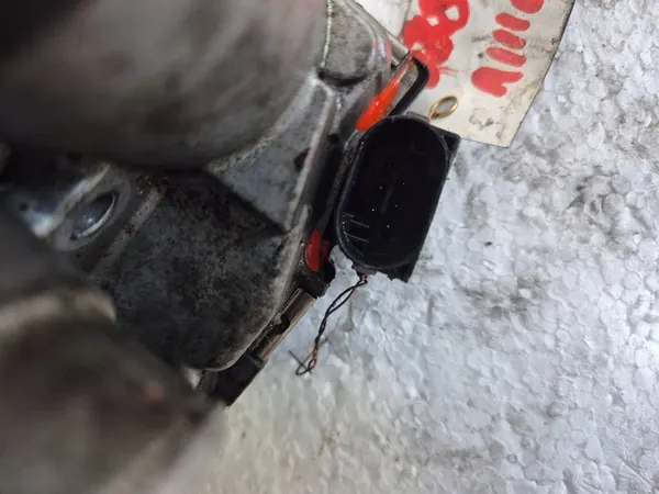 Mercedes-Benz Drosselklappe A1110980109 image 4