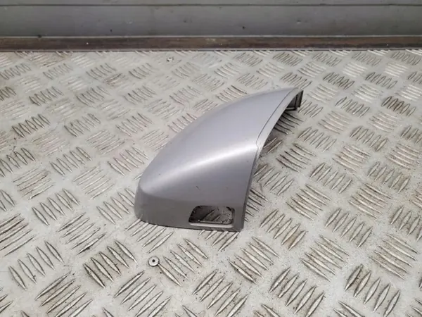 Couvercle rétroviseur droit Audi A3 8V OEM 8V0857528E image 3