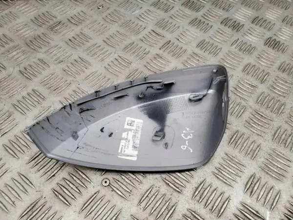 Couvercle rétroviseur droit Audi A3 8V OEM 8V0857528E image 4