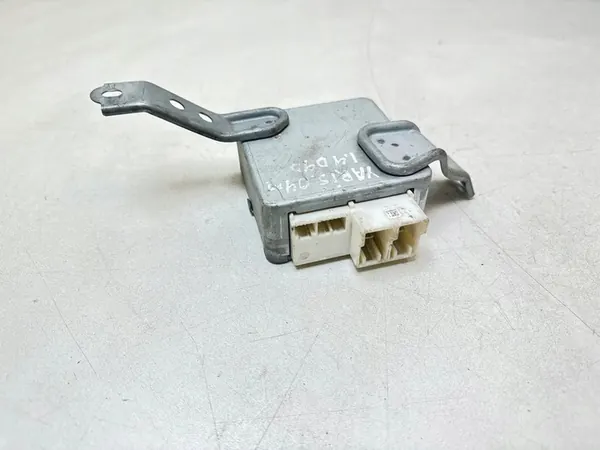 Module de direction assistée Toyota Yaris 2004 896500D080 image 2