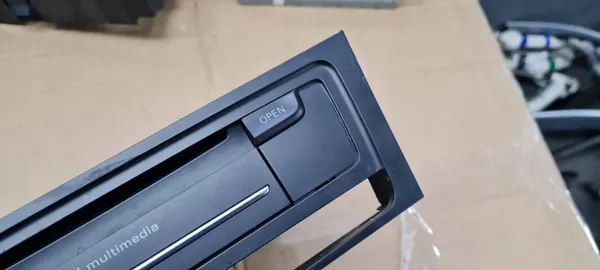 Audi A5 8T Navigationsläsare OEM 8T2035666D image 7
