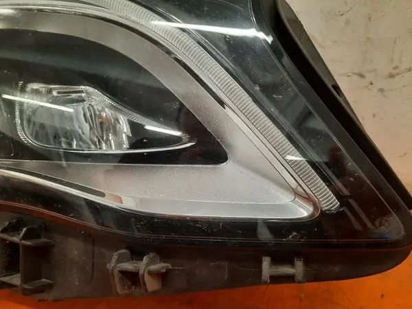 MERCEDES GLA X 156 Rechter Koplamp A1569067000 image 2
