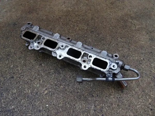 AUDI A3 8P GOLF VI SCIROCCO 1.4 TSI Rampe d'injection Capteur 03C906051H image 2