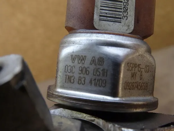 AUDI A3 8P GOLF VI SCIROCCO 1.4 TSI Rampe d'injection Capteur 03C906051H image 5