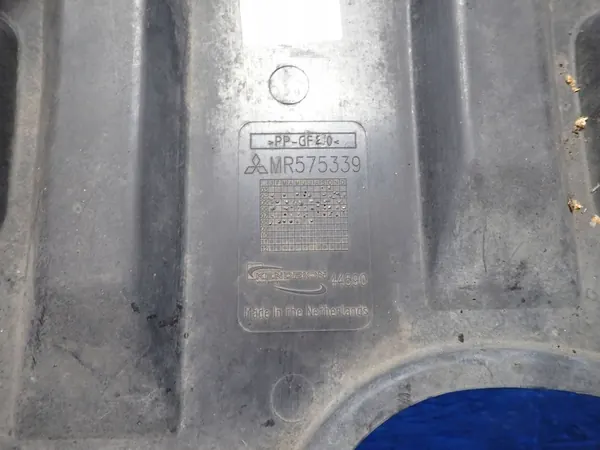 Placa de cubre motor Mitsubishi Colt OE MR575339 image 3