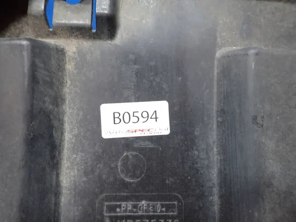 Placa de cubre motor Mitsubishi Colt OE MR575339 image 4