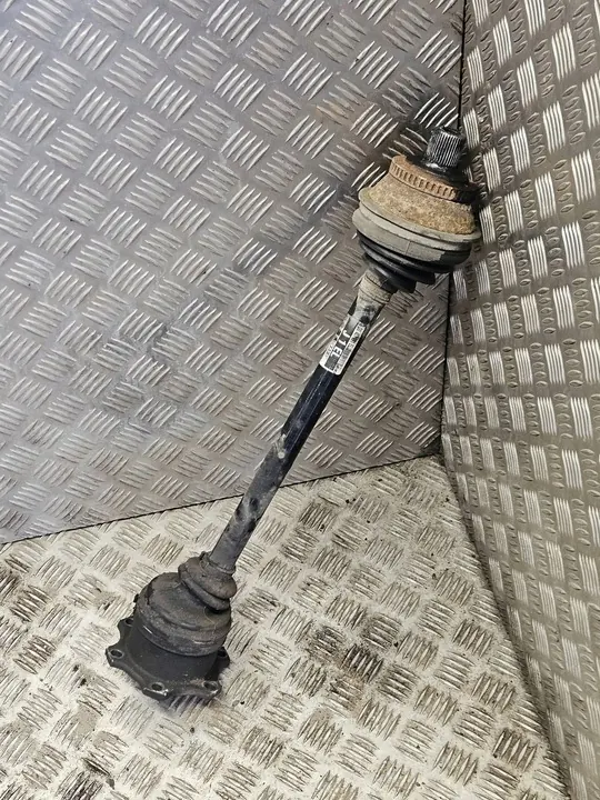 VW Passat B5 1.9 TDI Vänster Drivaxel Manuell image 4