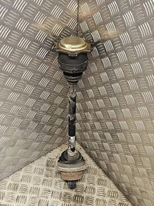 VW Passat B5 1.9 TDI Vänster Drivaxel Manuell image 5