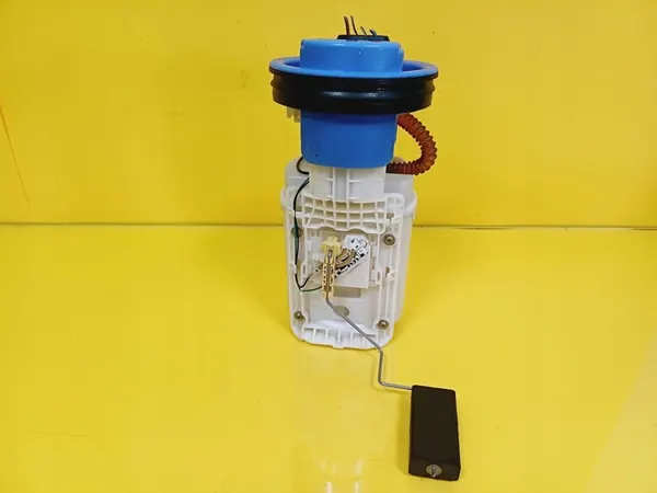 Brandstofpomp Audi A3 8L 1.8 Turbo 8L0919051P image 4