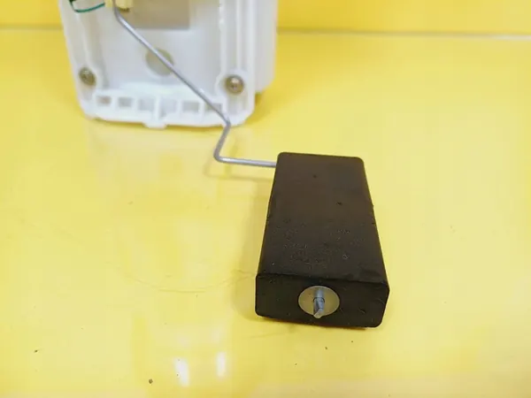 Brandstofpomp Audi A3 8L 1.8 Turbo 8L0919051P image 5