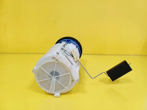 Brandstofpomp Audi A3 8L 1.8 Turbo 8L0919051P image 7