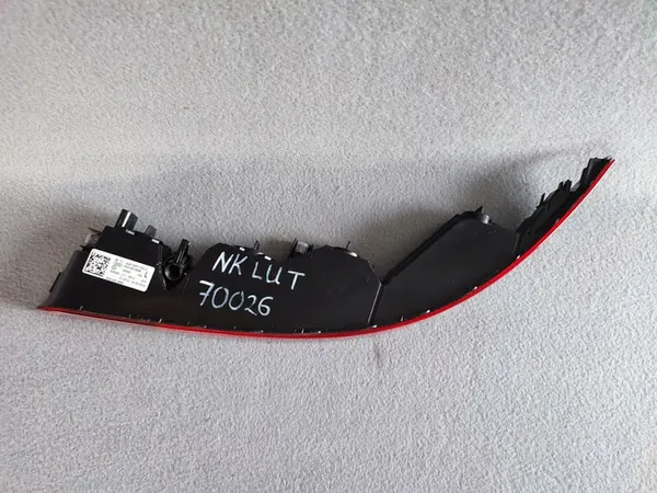 AUDI Q3 8U0 Lámpara Trasera Izquierda 8U0945095B image 2