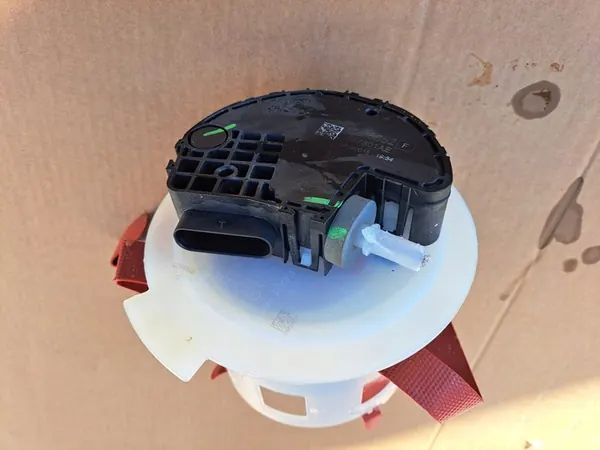 AUDI A6 C7 4G SEDAN LIFT 2.0 TDI ADBLUE PUMP OEM 4077801AE image 3