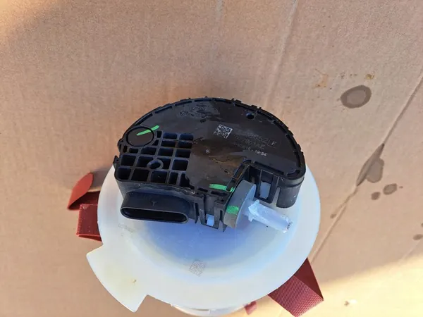 AUDI A6 C7 4G SEDAN LIFT 2.0 TDI ADBLUE PUMP OEM 4077801AE image 6