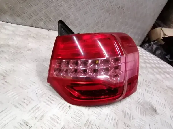 Lámpara trasera derecha Citroen C5 III X7 Sedan 9681063680 image 2
