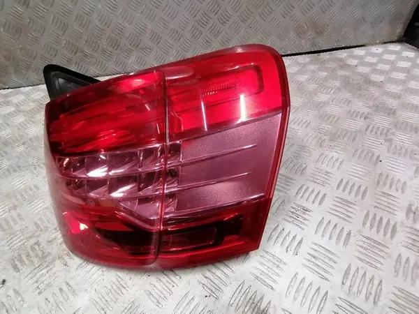 Lámpara trasera derecha Citroen C5 III X7 Sedan 9681063680 image 3