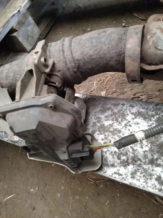 Válvula de escape OEM Nissan Qashqai J10 1.6 DCI image 2