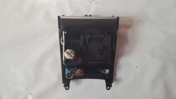 Aschenbecher OEM 5K0857961 für VW Golf VI image 5