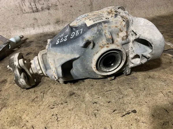 BMW 3 (F30, F80) Bakre differential 7589493 image 4