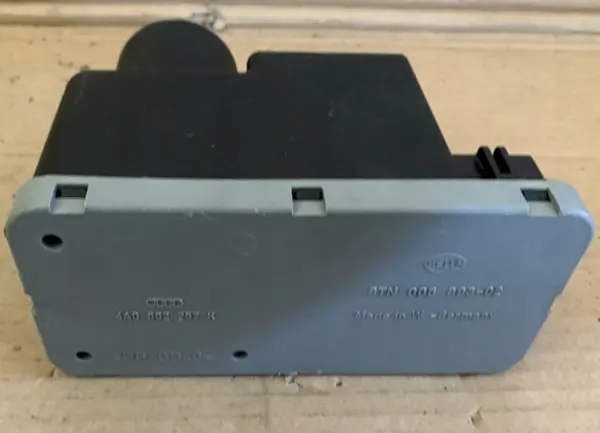 Audi keskuslukituspumppu OEM 4A0862257K image 2
