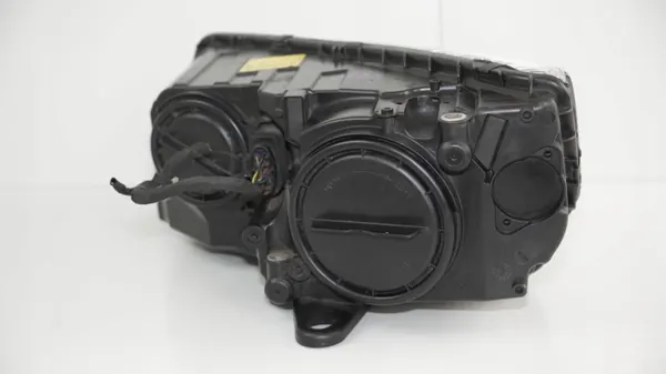 OEM 360185369 oikea etuvalo Skoda Octavia III image 7