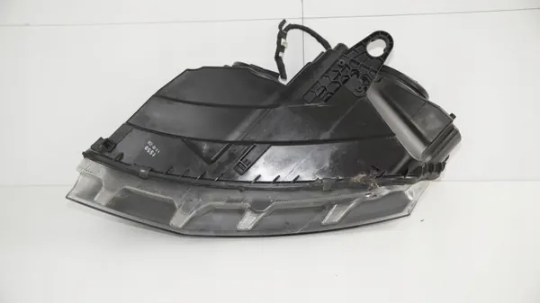 OEM 360185369 oikea etuvalo Skoda Octavia III image 8