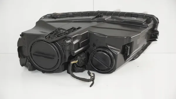 OEM 360185369 oikea etuvalo Skoda Octavia III image 9