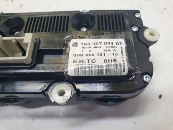 Panel Clima VW Golf V 1K0907044AT Usado image 5
