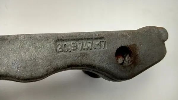 Soporte pinza freno delantero Maserati OEM 20974717 image 4