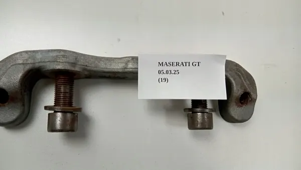 Soporte pinza freno delantero Maserati OEM 20974717 image 5