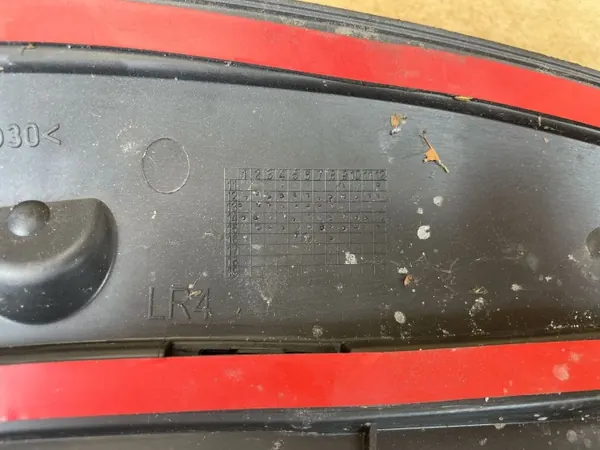 OEM 8K9853818A Baguette Pare-Boue Droit Arrière Audi A4 B8 image 8