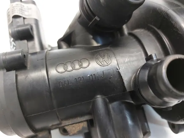 VW Vesipumpun Termostaatin Kotelo OEM 06L121111J image 4