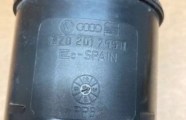 Filtro de carbón Audi A2 OEM 8Z0201795D - Usado image 4