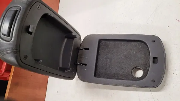 Kia Magentis Armlehne OEM SMJ38KF1 - Gebraucht image 3