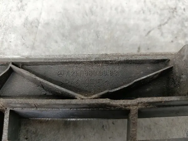 Grille Mercedes-Benz Classe E W211 A2118800383 image 6