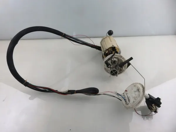 Bomba de combustível usada OEM 8683328 Volvo image 2