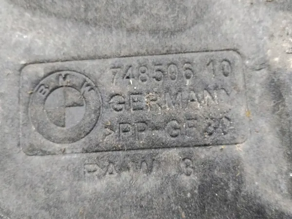 Cobertura inferior central BMW OEM 7193220 - Usado image 10
