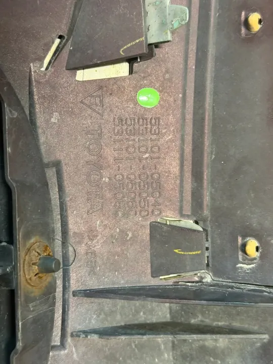 Toyota Avensis T27 2012-2015 Grille OEM 070326 image 5